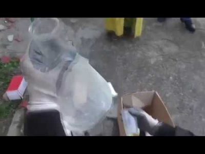na odeshhini cholovik zberigav z