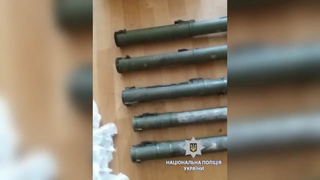 На Харківщині у лісосмузі знайшли схрон із гранатометами