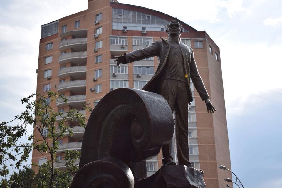 У Києві відкрили сквер і пам'ятник артисту Мусліму Магомаєву