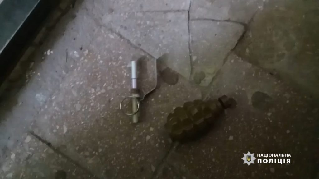 У харківській багатоповерхівці знайшли коробку з гранатою