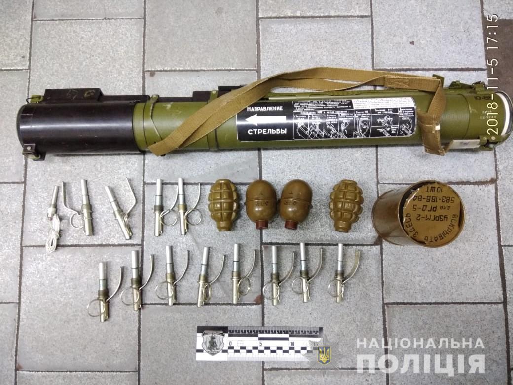 У метро Харкова затримали чоловіка із гранатометом та вибуховим багажем