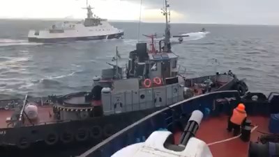 Український буксир протаранив російський корабель РФ