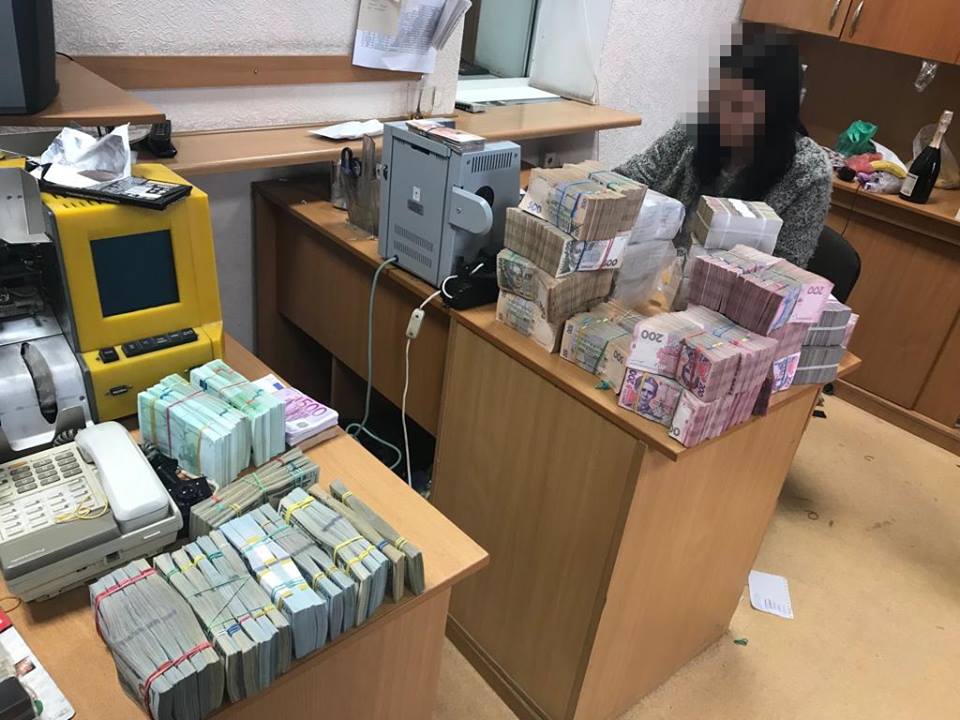 В Одесі викрили конвертаційний центр з багатомільйонним обігом