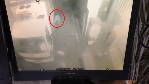 Ходив у харківському супермаркеті та їв із полиць - деталі смертельного поранення в РОСТі