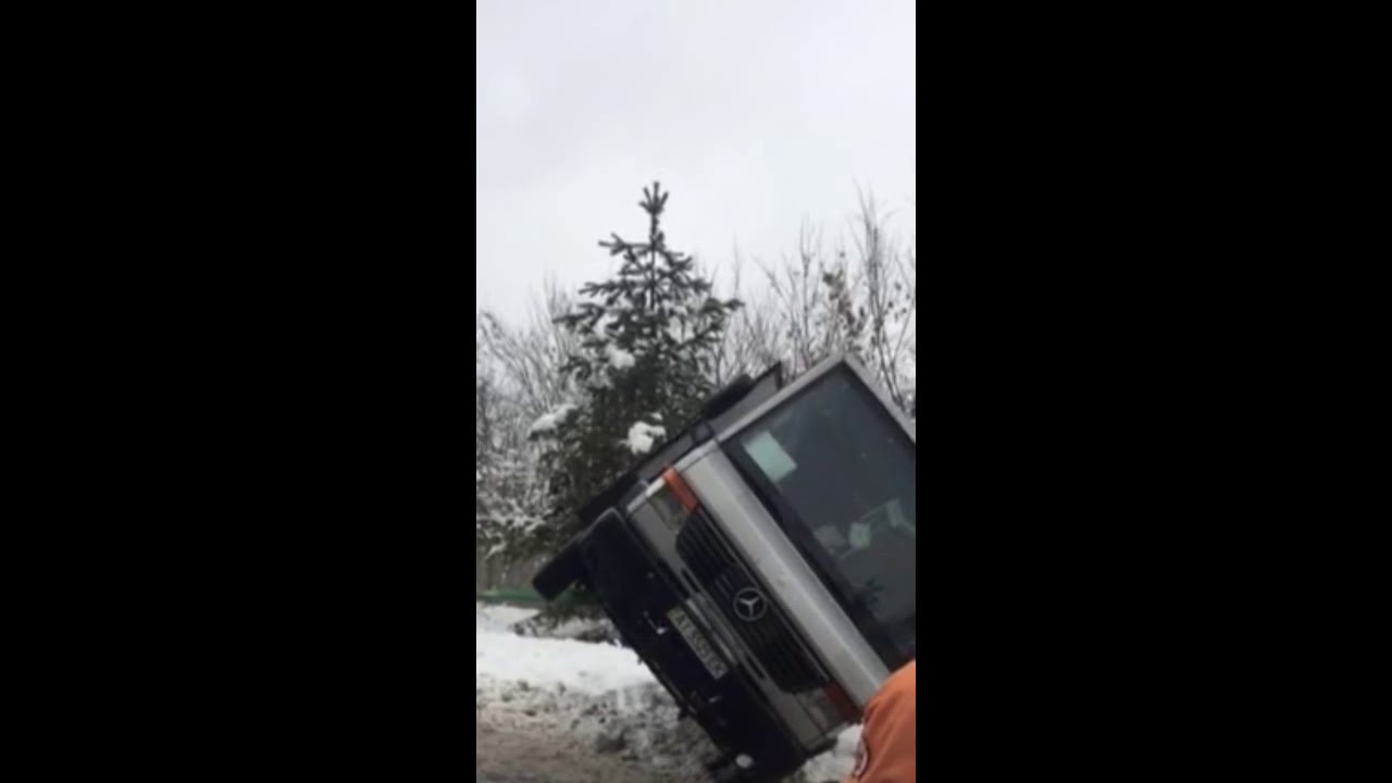 Na Kiyevshchine v kyuvet vyletel marshrutnyy avtobus, yest' postradavshiye