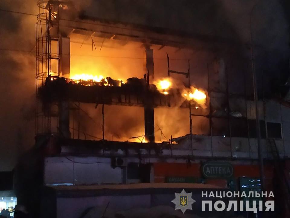 У Харкові горів торгівельний комплекс «Міраж» на Академіка Павлова