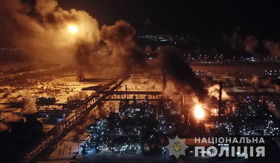 У Калуші масштабна пожежа - горів цех КАРПАТНАФТОХІМ