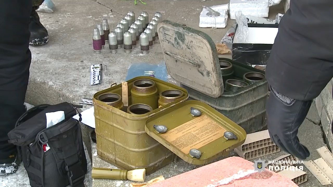 У вінницькому селі знайшли великий арсенал зброї й наркотики