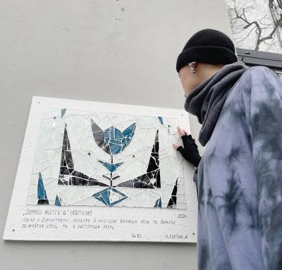 Харківська мисткиня, унікальні мозаїки, віконне скло, вибите обстрілами, художні твори, крихкість життя, сили відновлення.
